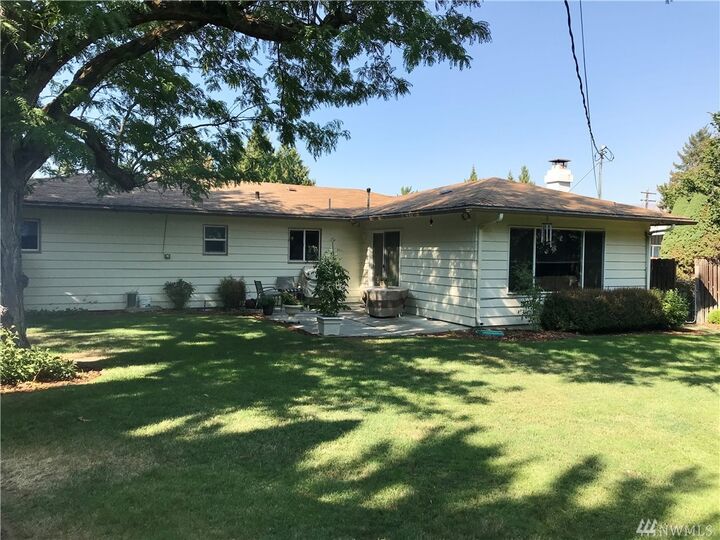 Property Photo:  1415 Seattle Ave  WA 98801 