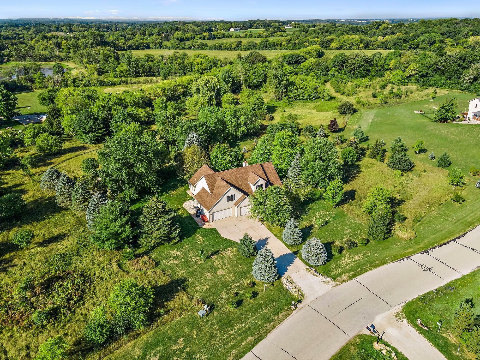 Property Photo: S108w25865 Shannon Ln WI 53149
