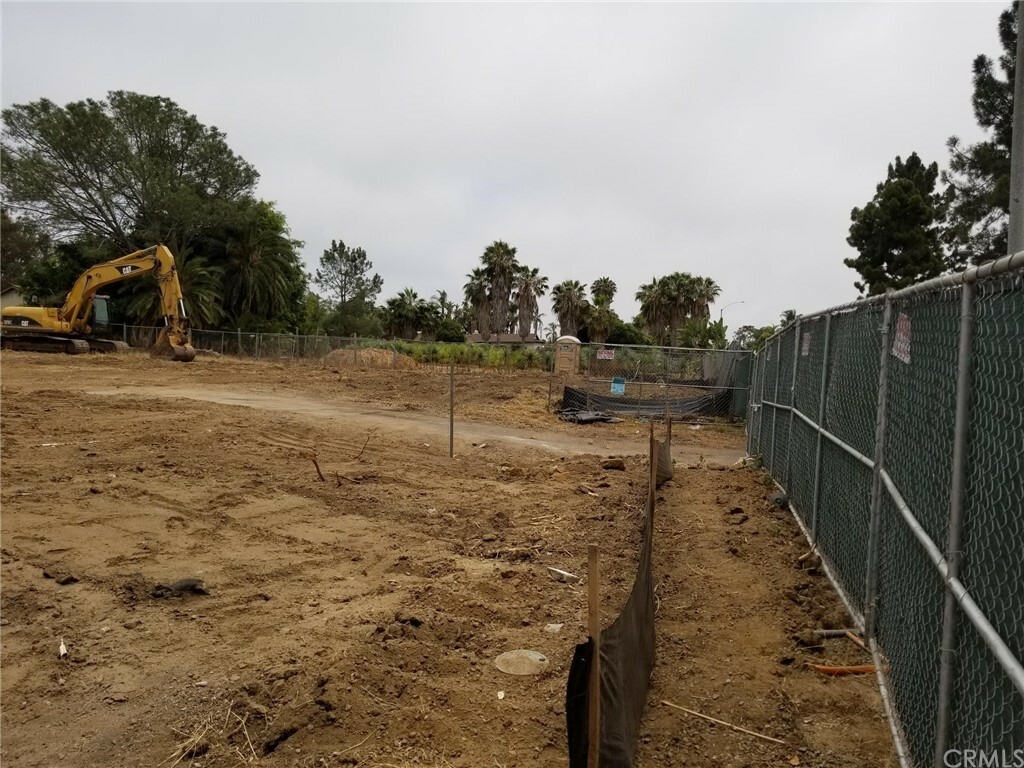 Property Photo:  1435 Lake Drive  CA 92024 