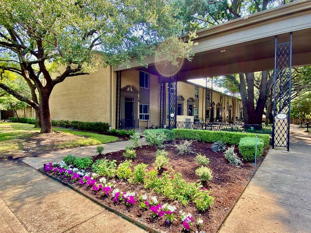 Property Photo: 7414 W Northwest Highway 1 TX 75225