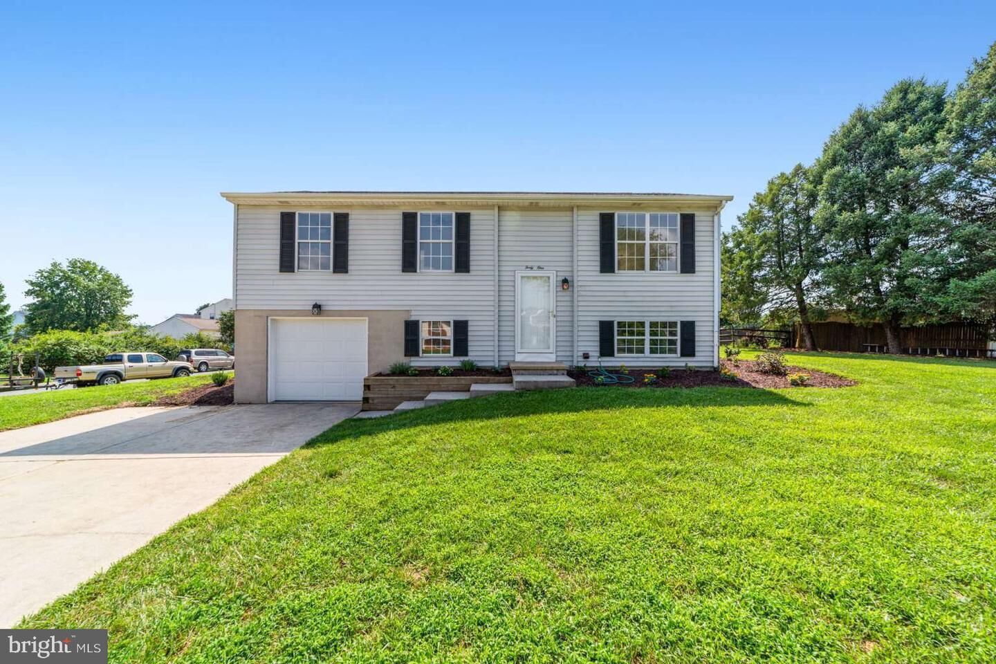 Property Photo: 41 Creekside Drive DE 19702