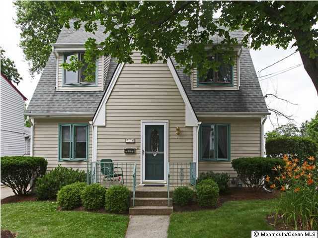 Property Photo:  14 Balloch Place  NJ 07701 