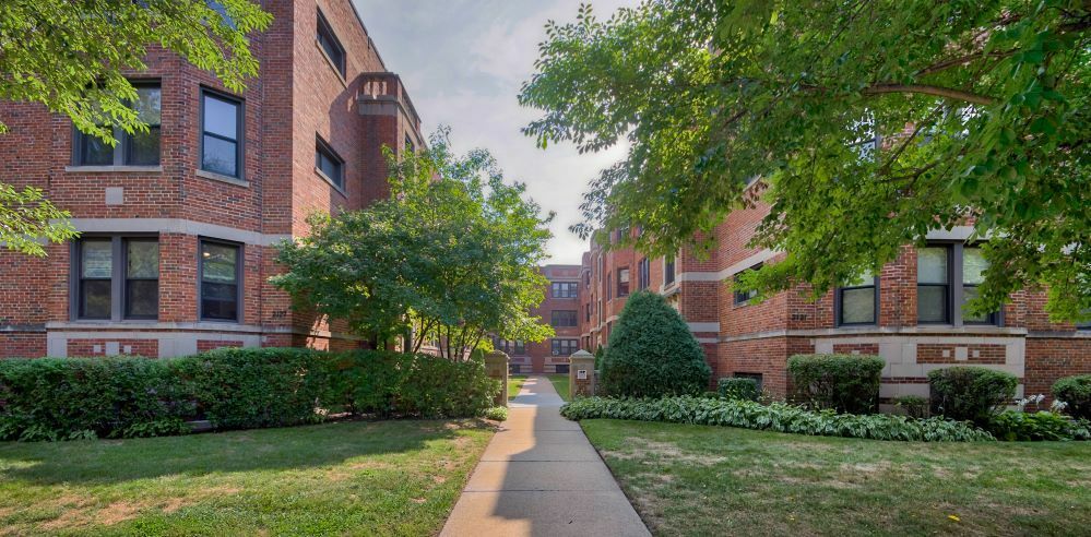 Property Photo: 2129 Ridge Avenue 3J IL 60201
