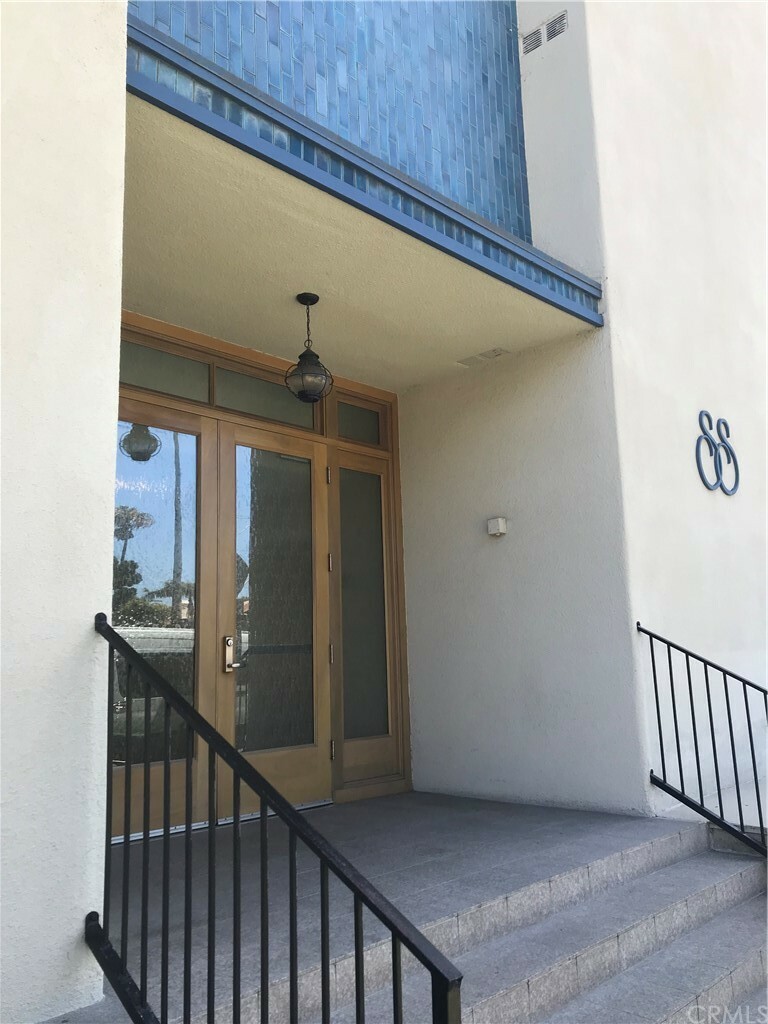 Property Photo:  1400 S Catalina Avenue 106  CA 90277 