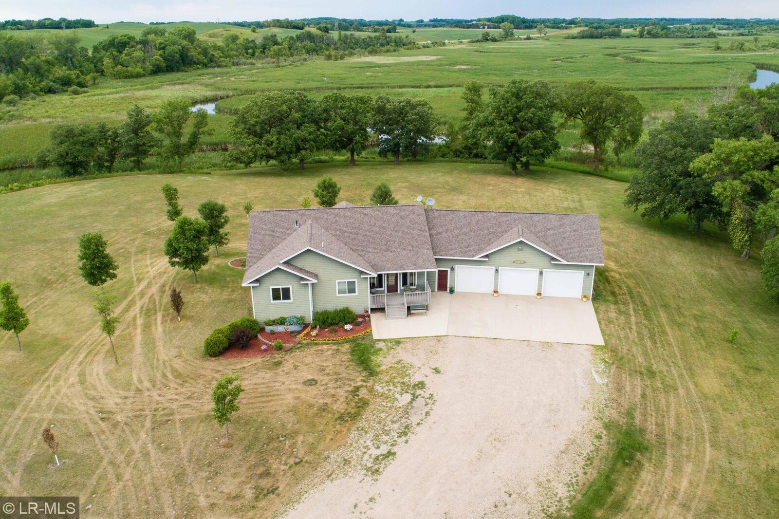 Property Photo: 17561 310th St MN 56534