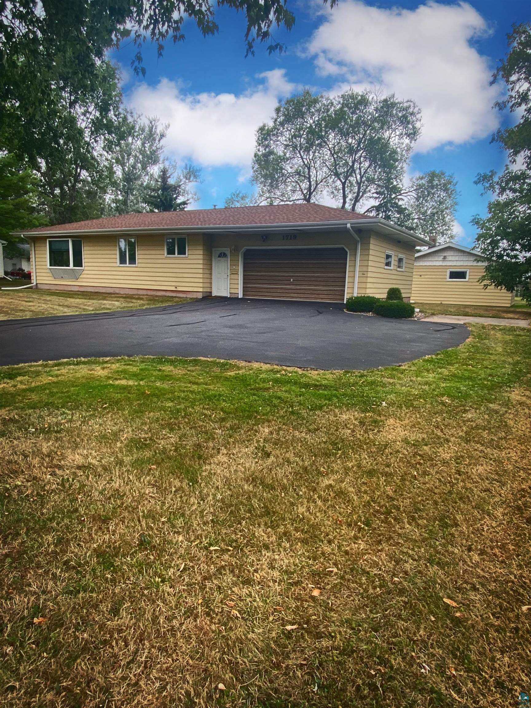 Property Photo: 1719 Ellis Ave WI 54806