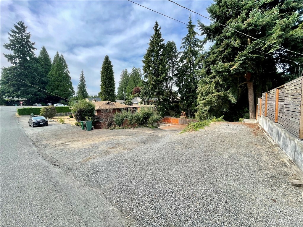 Property Photo:  1700 NE 124th St  WA 98155 