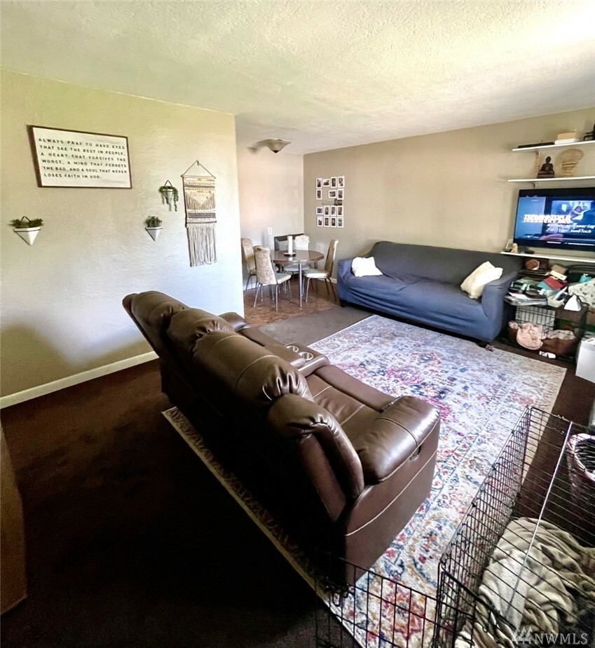 Property Photo: 609 SE Elm Ave WA 99324