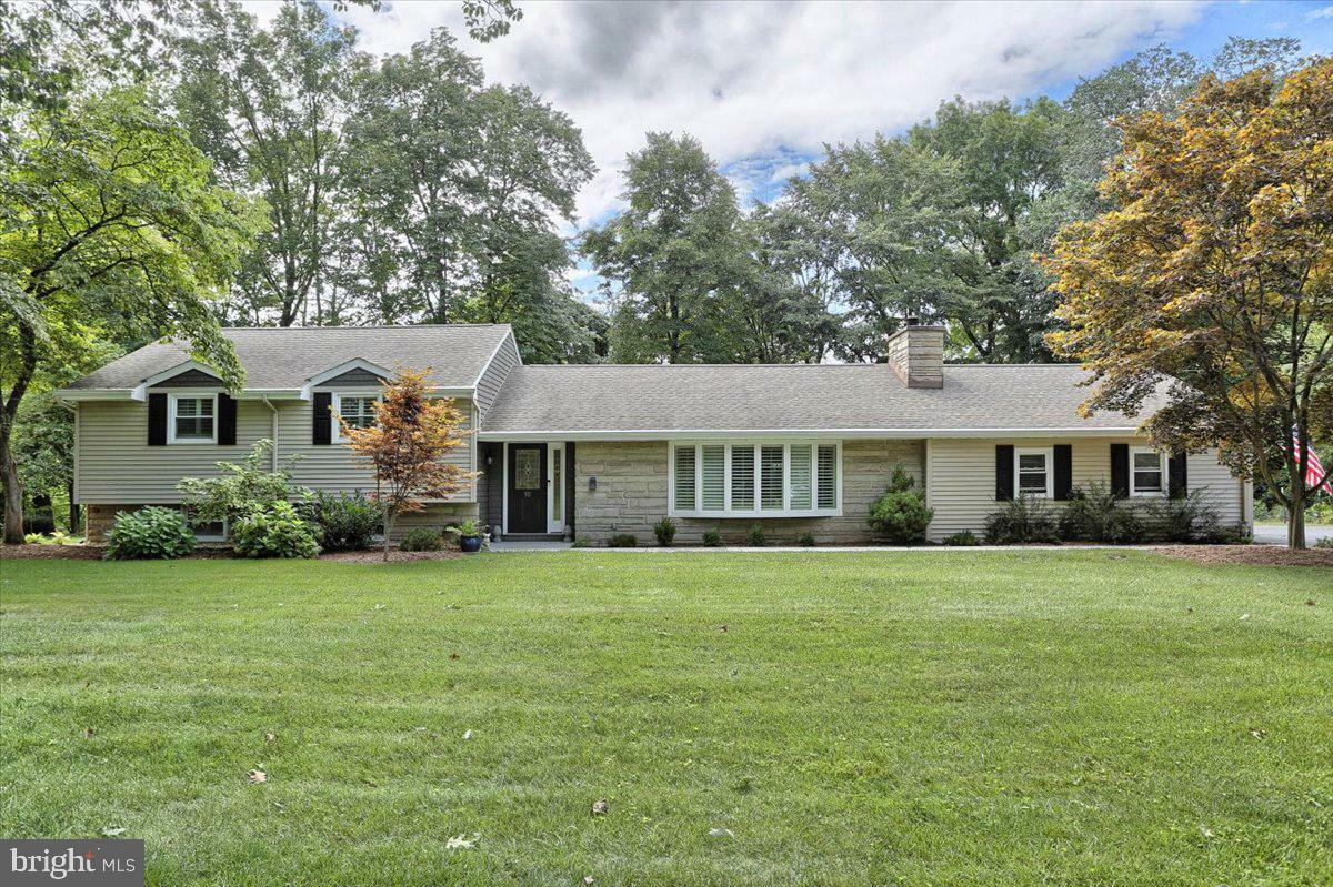 Property Photo:  90 W Lauer Lane  PA 17011 