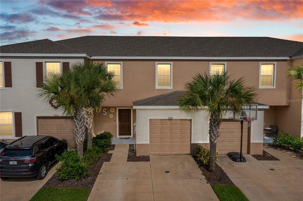 Property Photo:  9934 Hound Chase Drive  FL 33534 