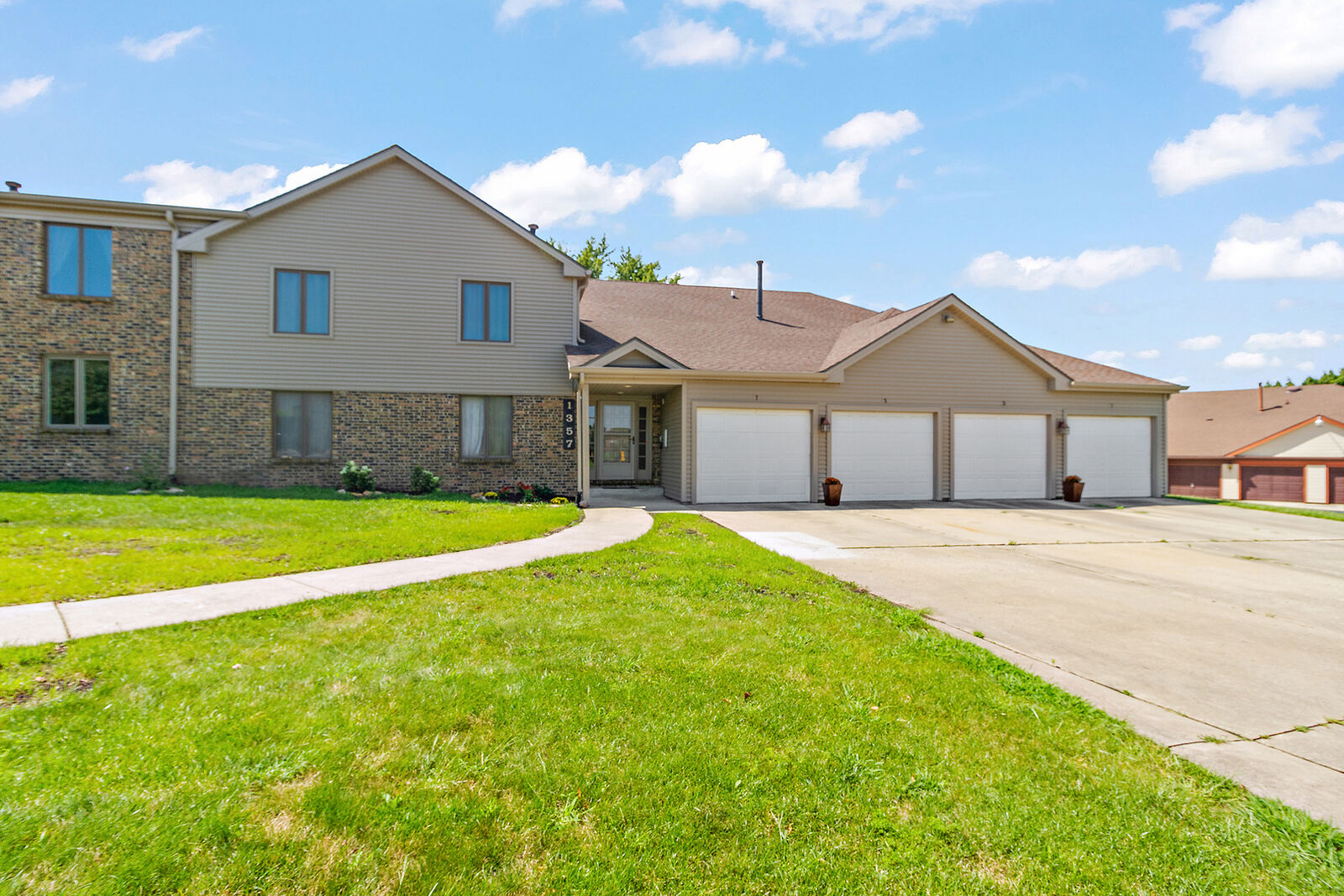 Property Photo:  5 Brittany Lane 5  IL 60914 