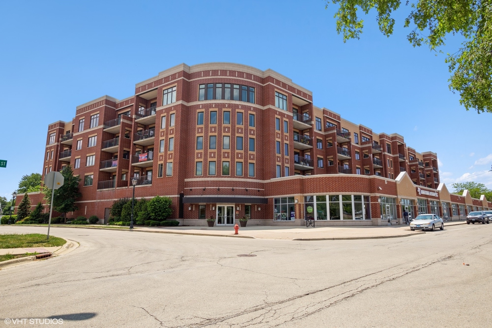 Property Photo:  225 E Main Street 402  IL 60172 