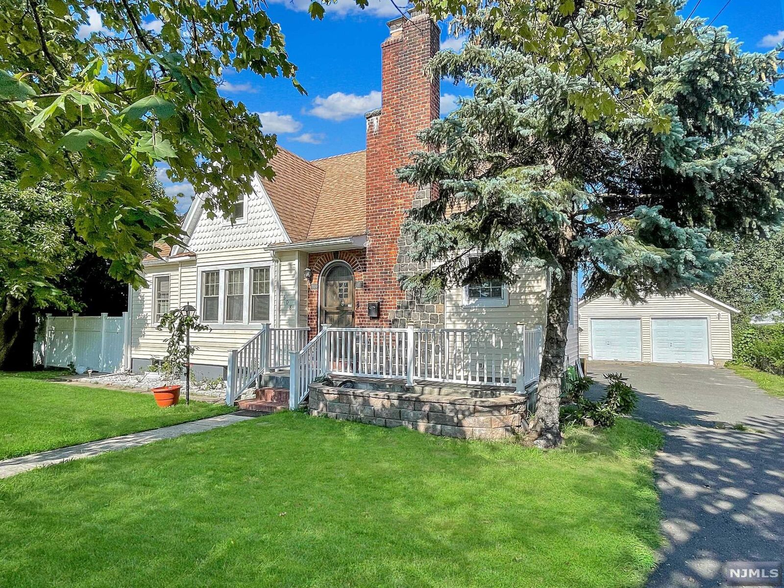 Property Photo:  608 North Midland Avenue  NJ 07663 