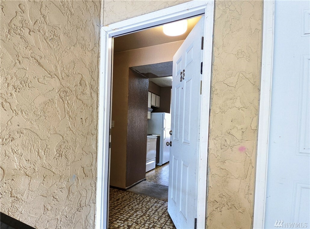 Property Photo: 12424 NE 145th St C23 WA 98034
