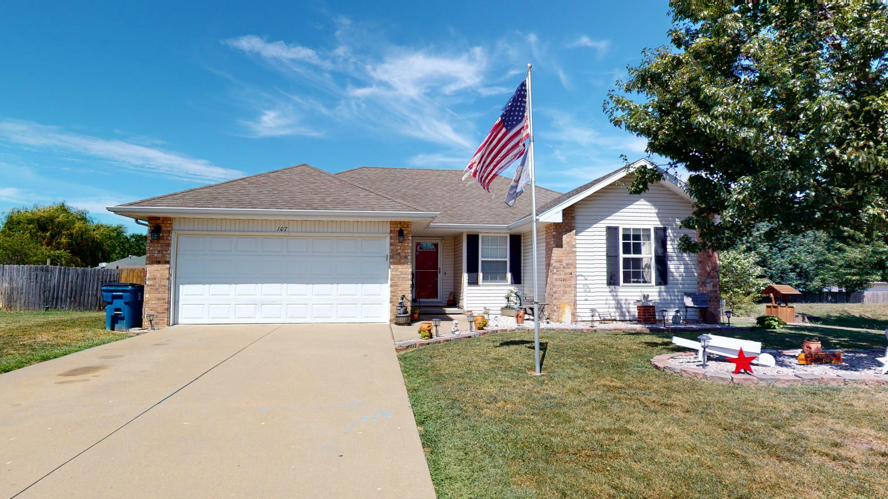 Property Photo:  107 E Loyal Lane  MO 65631 