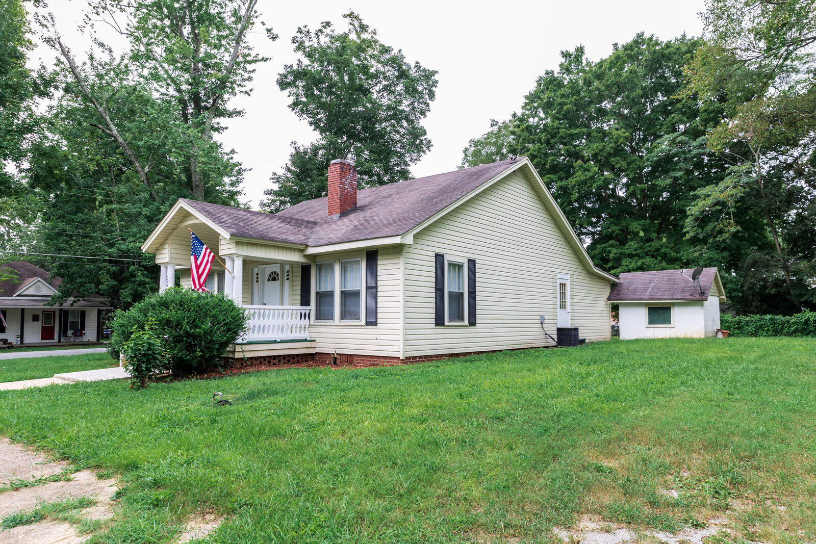 Property Photo:  106 S Shaw Street  GA 30728 