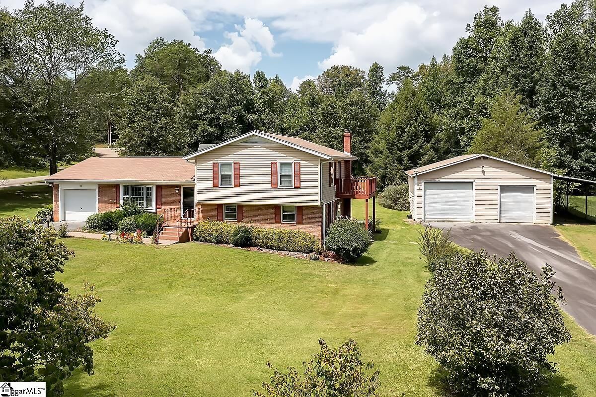 Property Photo: 200 Nandina Heights Boulevard SC 29640