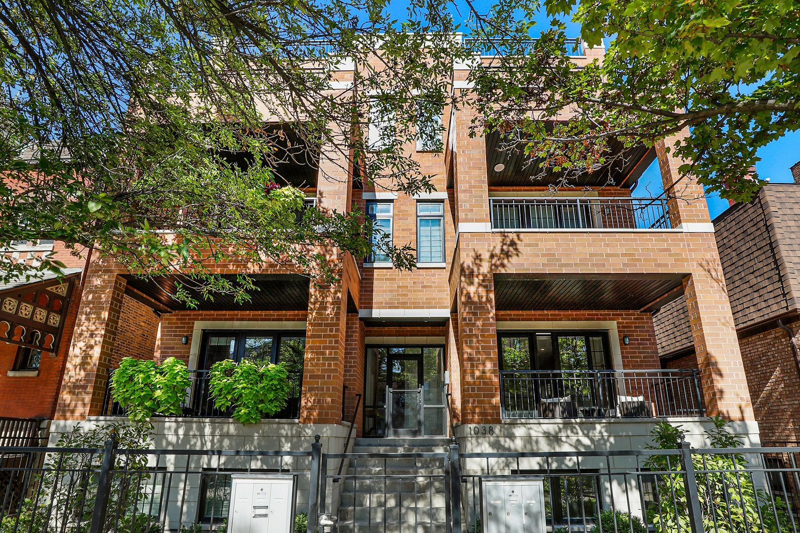 Property Photo:  1038 W Diversey Parkway 1E  IL 60614 