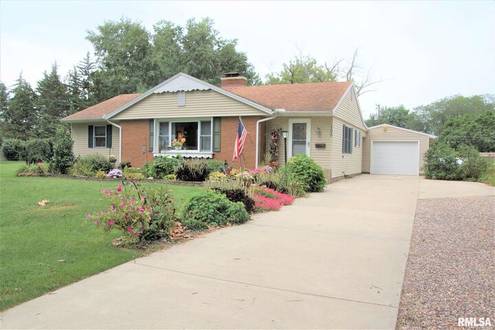 109 N William  Chillicothe IL 61523 photo