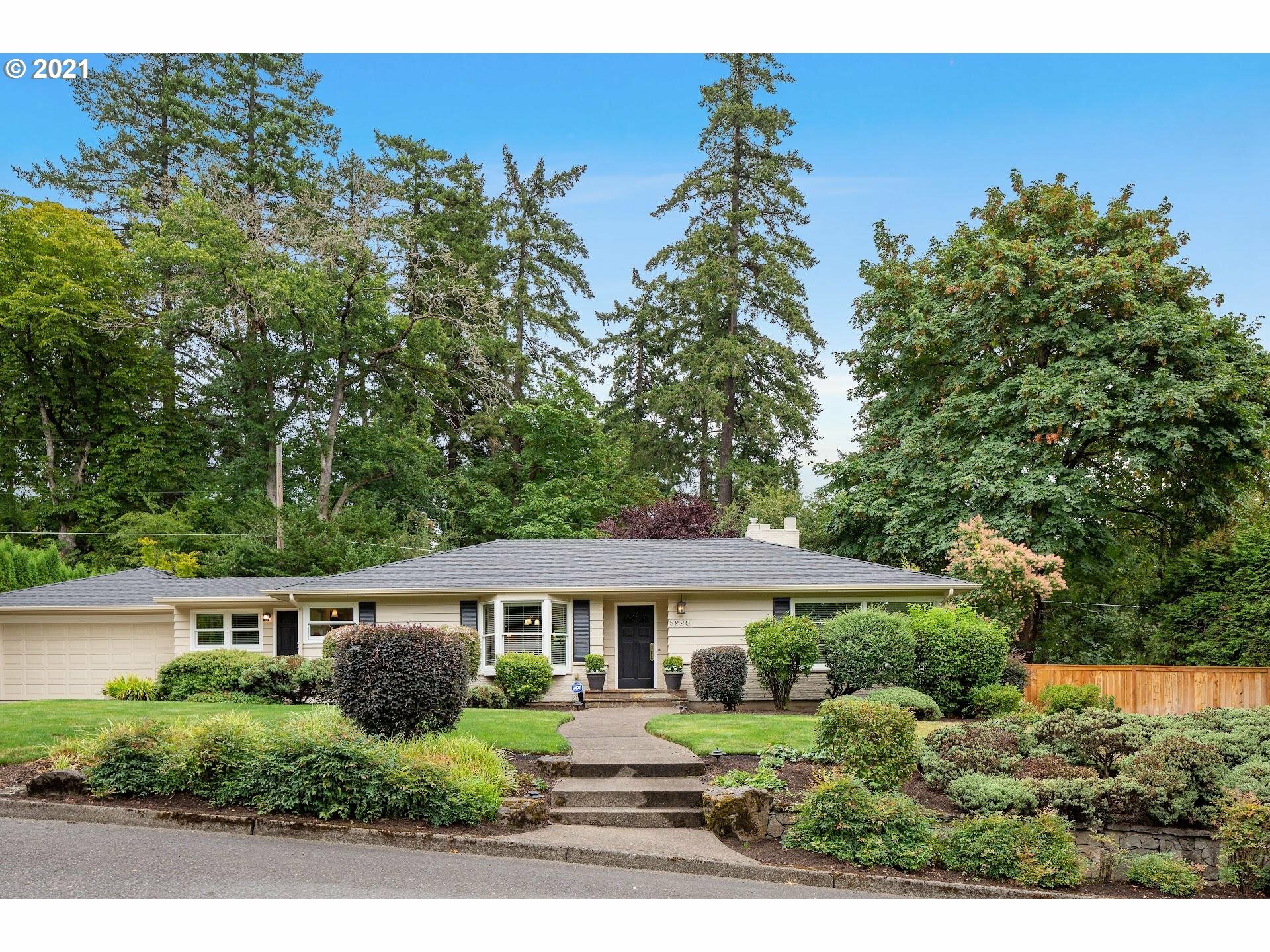 5220 SW Richenberg Ct  Portland OR 97239 photo