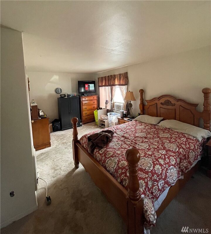 Property Photo:  1060 C St SW  WA 98823 