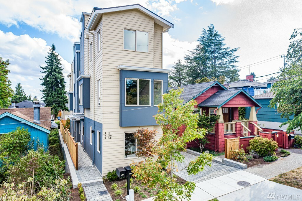 Property Photo:  913 N 87th St  WA 98103 