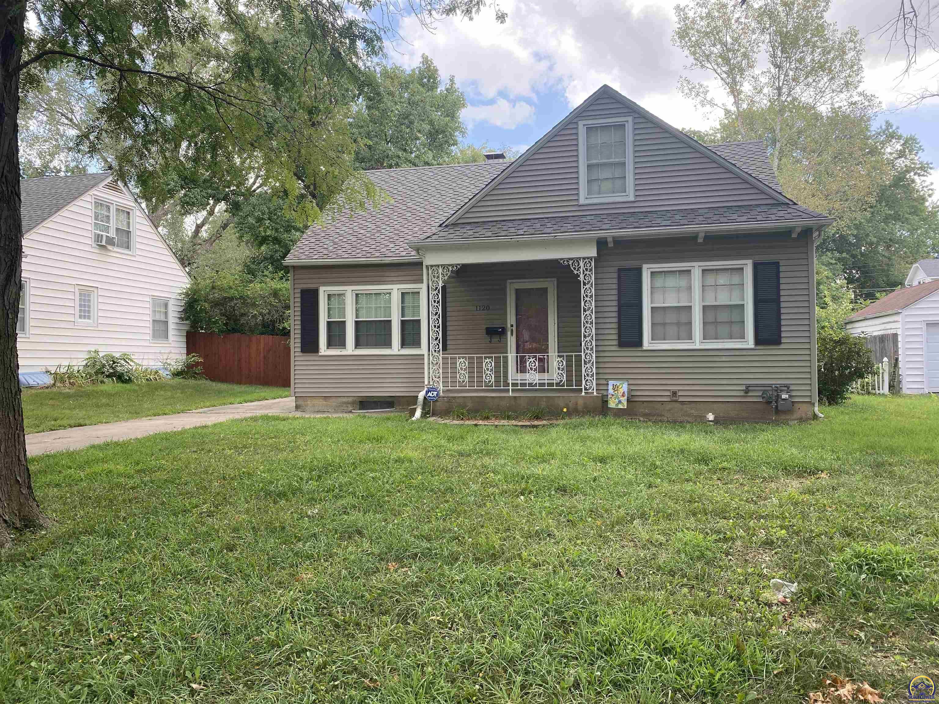 Property Photo: 1120 SW Collins Ave KS 66604