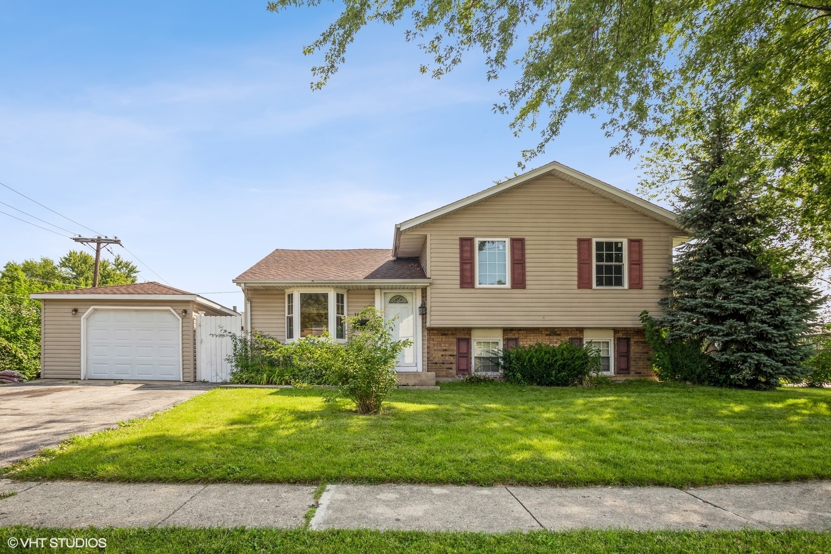 Property Photo: 1609 Friedrich Street IL 60139