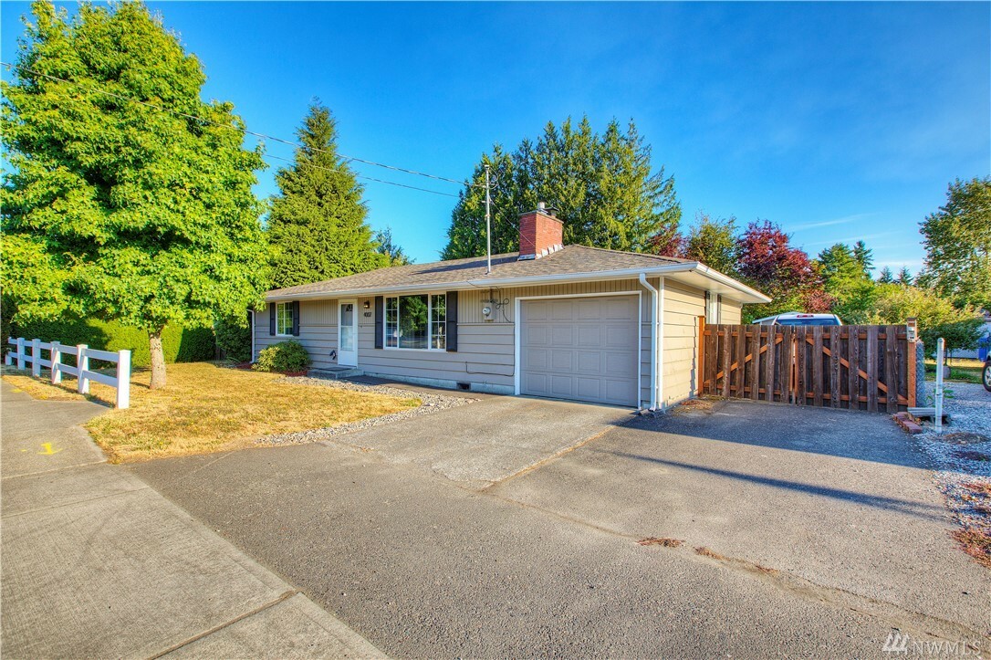 Property Photo:  4007 112th St E  WA 98446 