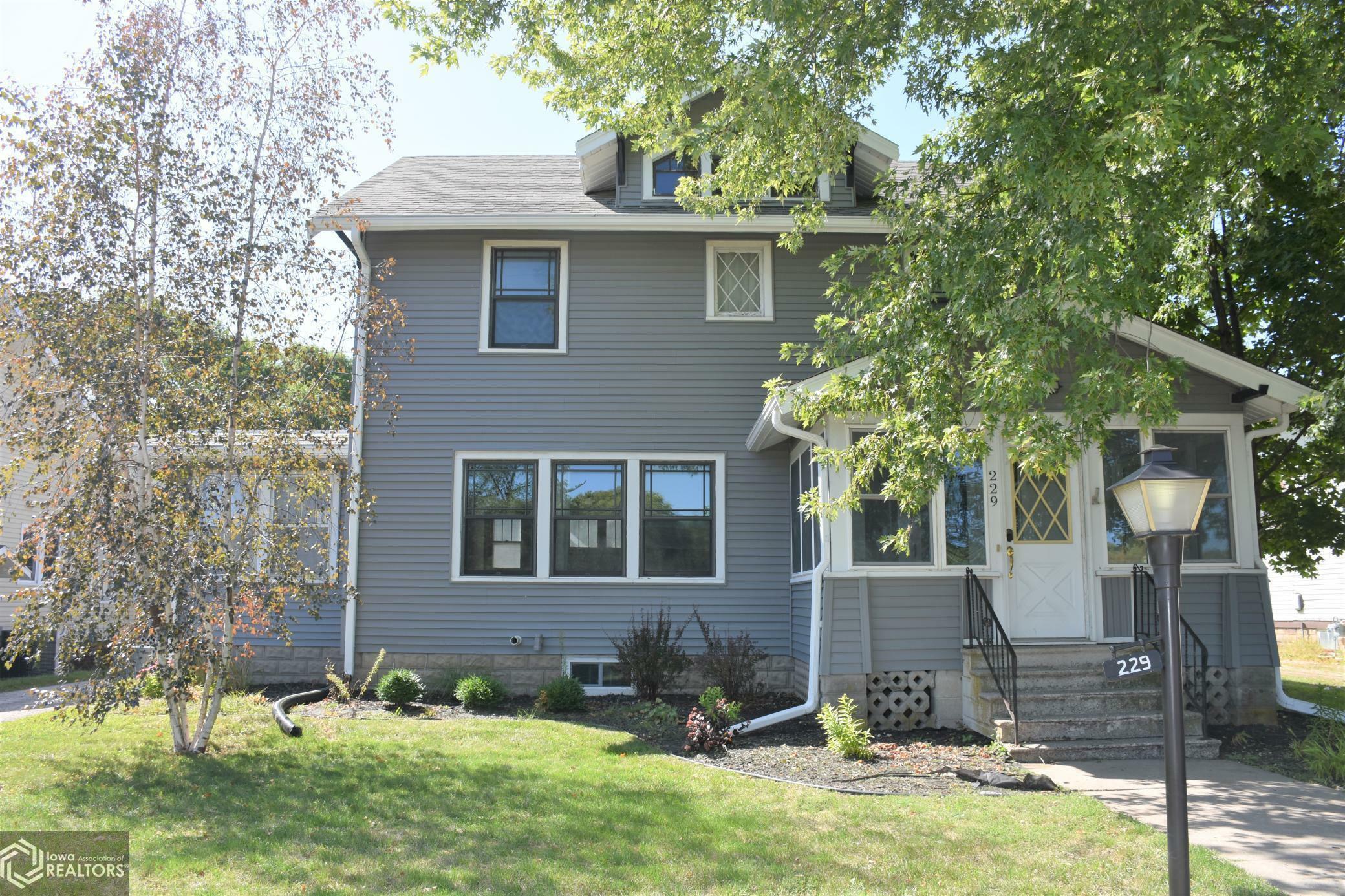 Property Photo:  229 Foster Boulevard  IA 50126 