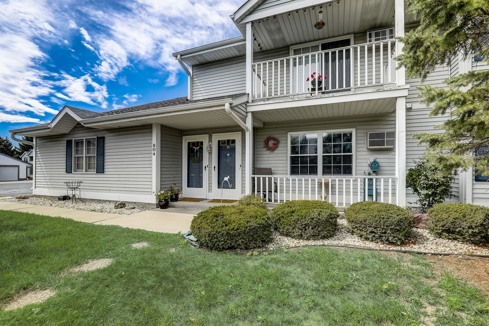 Property Photo: 804 Canterberry Ct B WI 53090