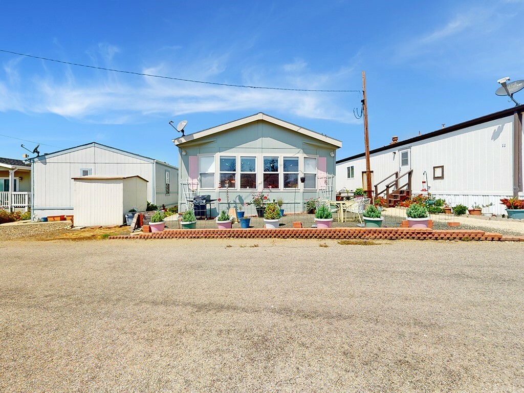 Property Photo:  9540 Avonne Avenue 10  CA 93452 