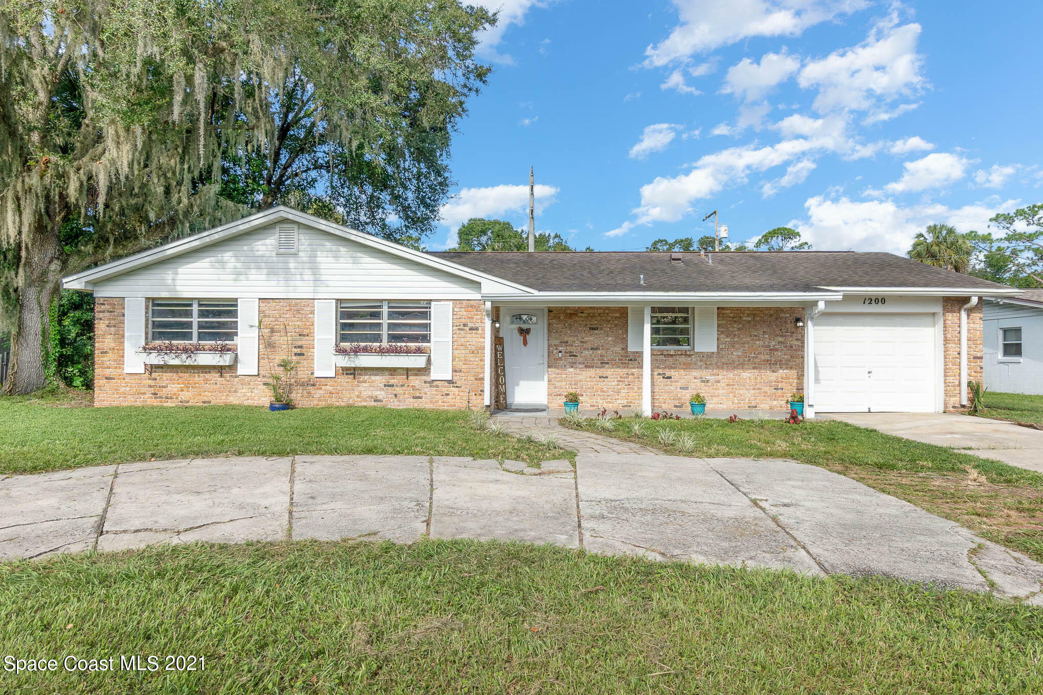 Property Photo: 1200 Sharon Drive FL 32796