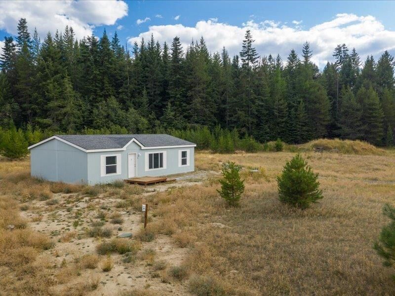 Property Photo: 37811 Rayona Ln WA 99156