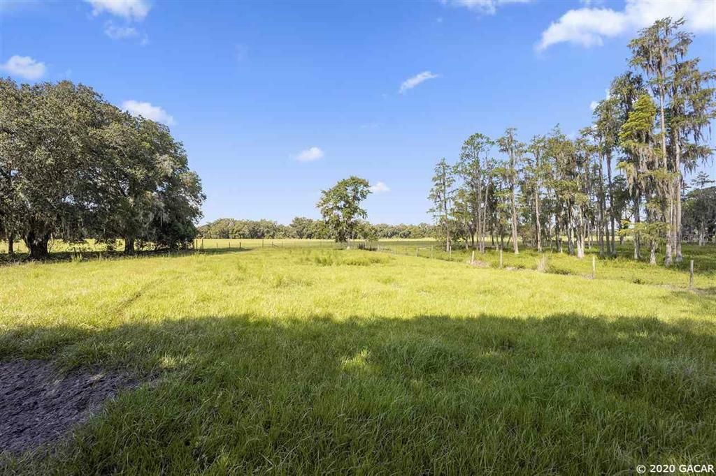 Property Photo:  3418 SE US Hwy 301  FL 32640 