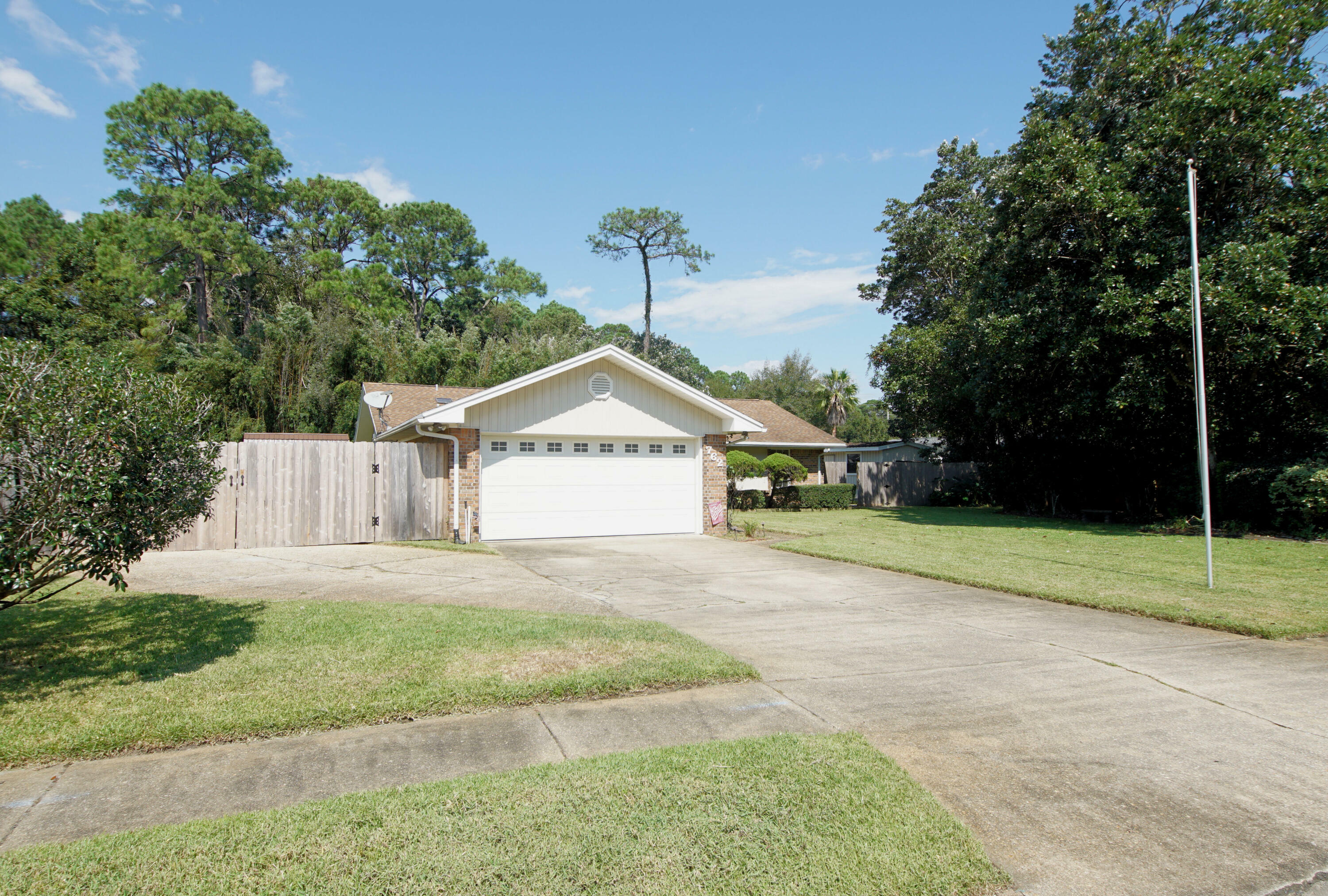 Property Photo:  762 Overbrook Drive  FL 32547 