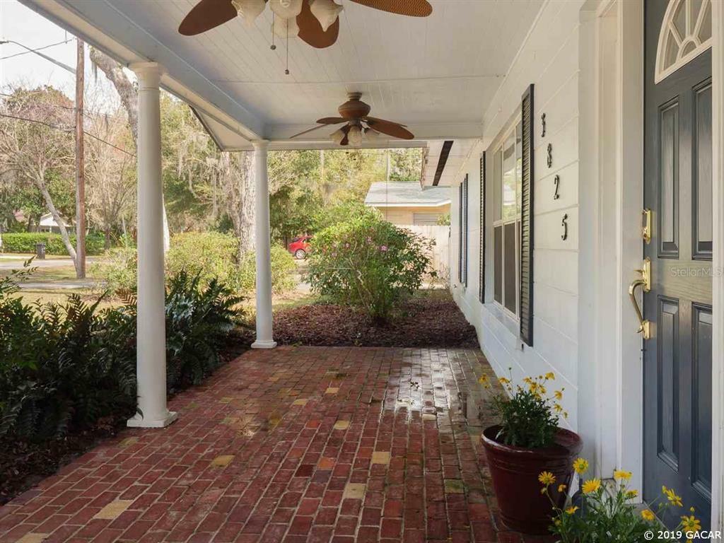 Property Photo:  3825 SW 6th Place  FL 32607 