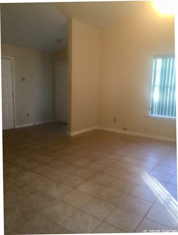 Property Photo:  4006 SW 30th Terrace  FL 32608 