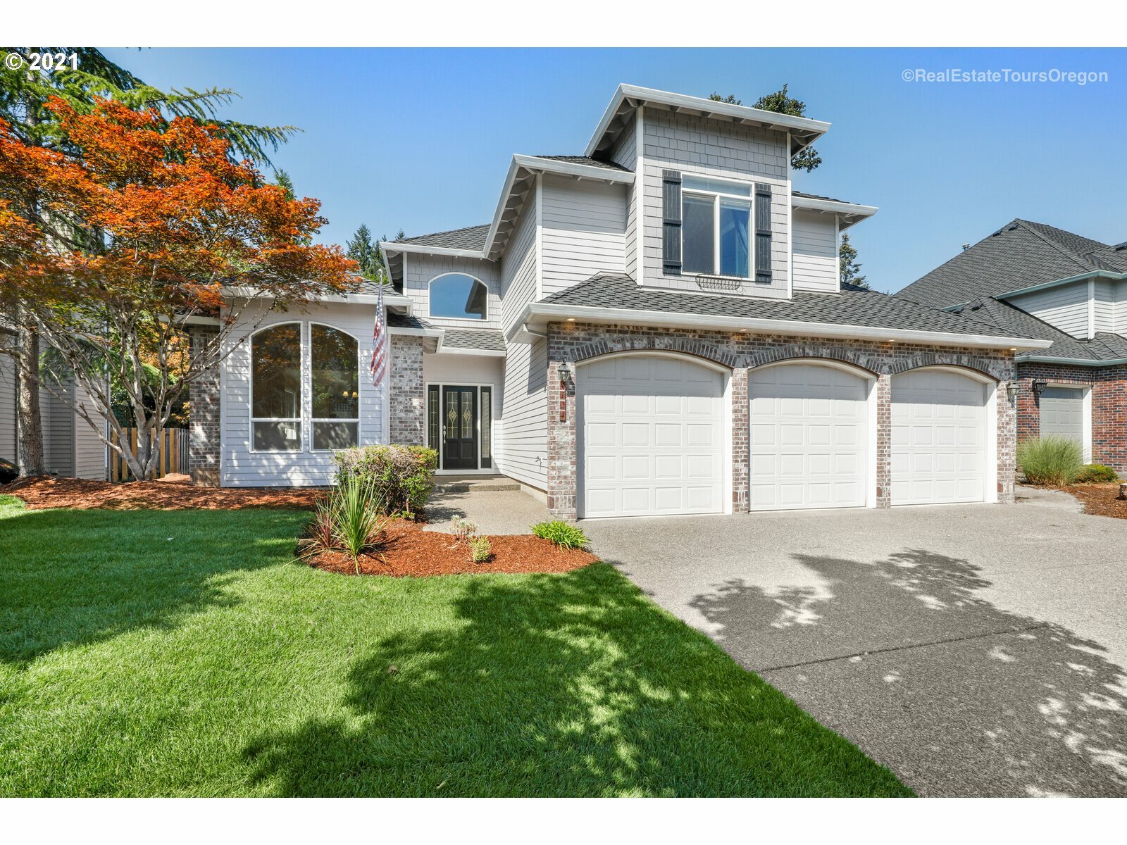 Property Photo: 4124 Imperial Dr OR 97068