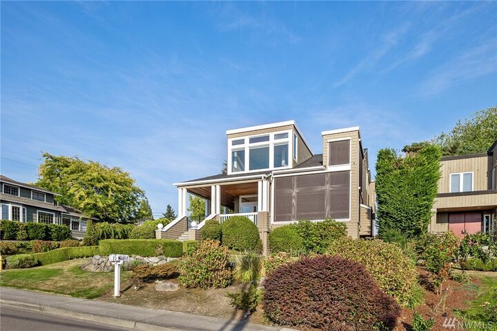 Property Photo: 820 1st St WA 98033