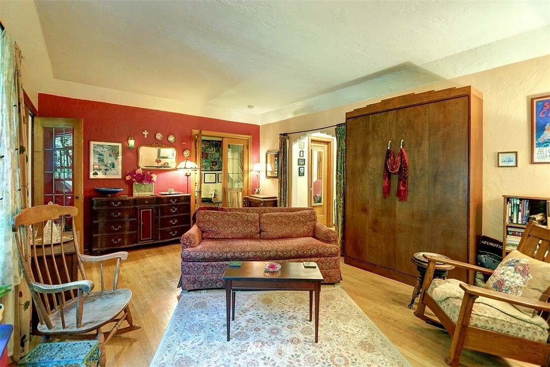 Property Photo: 519 W Roy Street 217 WA 98119