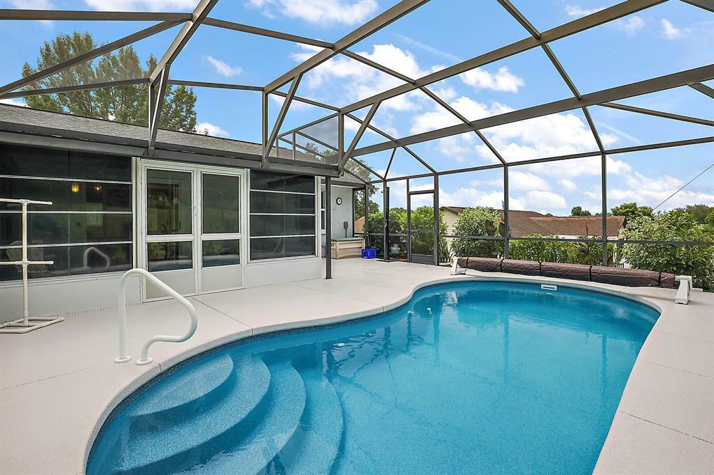Property Photo: 12401 Wedgefield Drive FL 32735