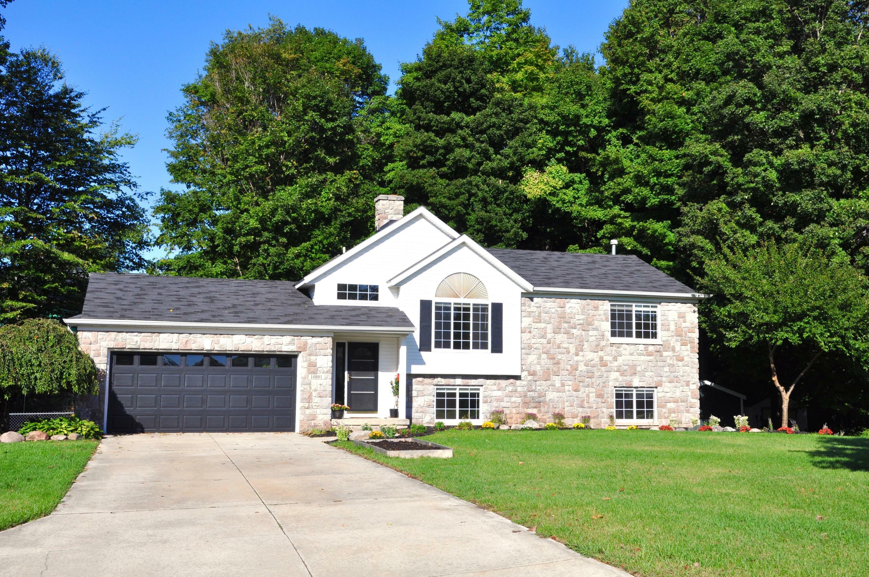 Property Photo: 10891 Mary Elizabeth Court MI 49401