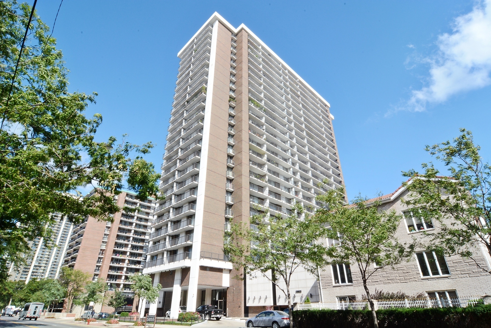 Property Photo: 5855 N Sheridan Road 13H IL 60660