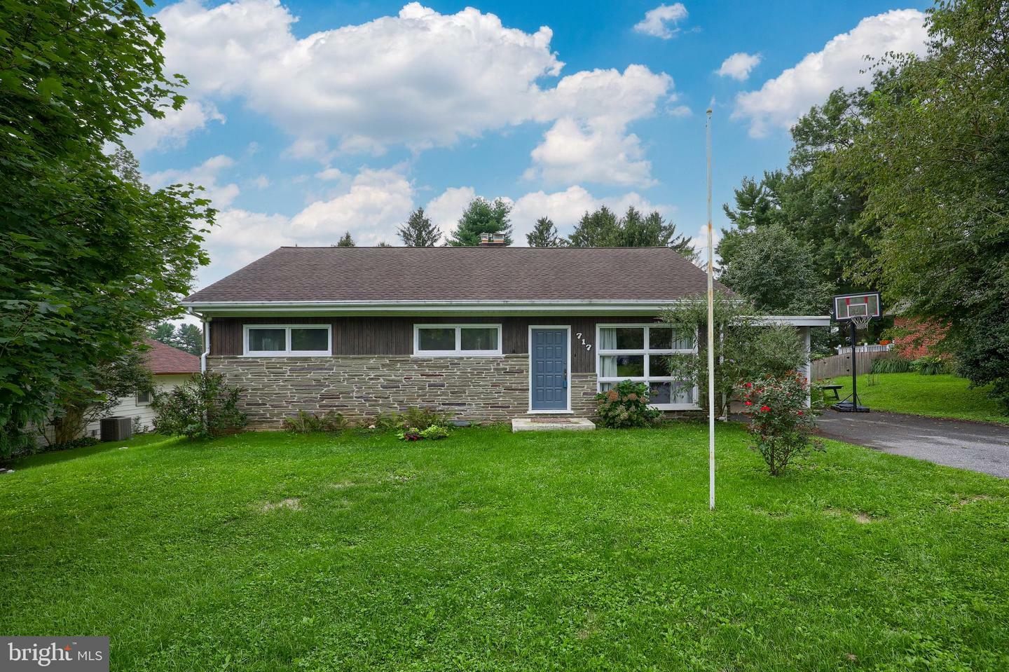 Property Photo:  717 Fairway Drive  PA 17603 