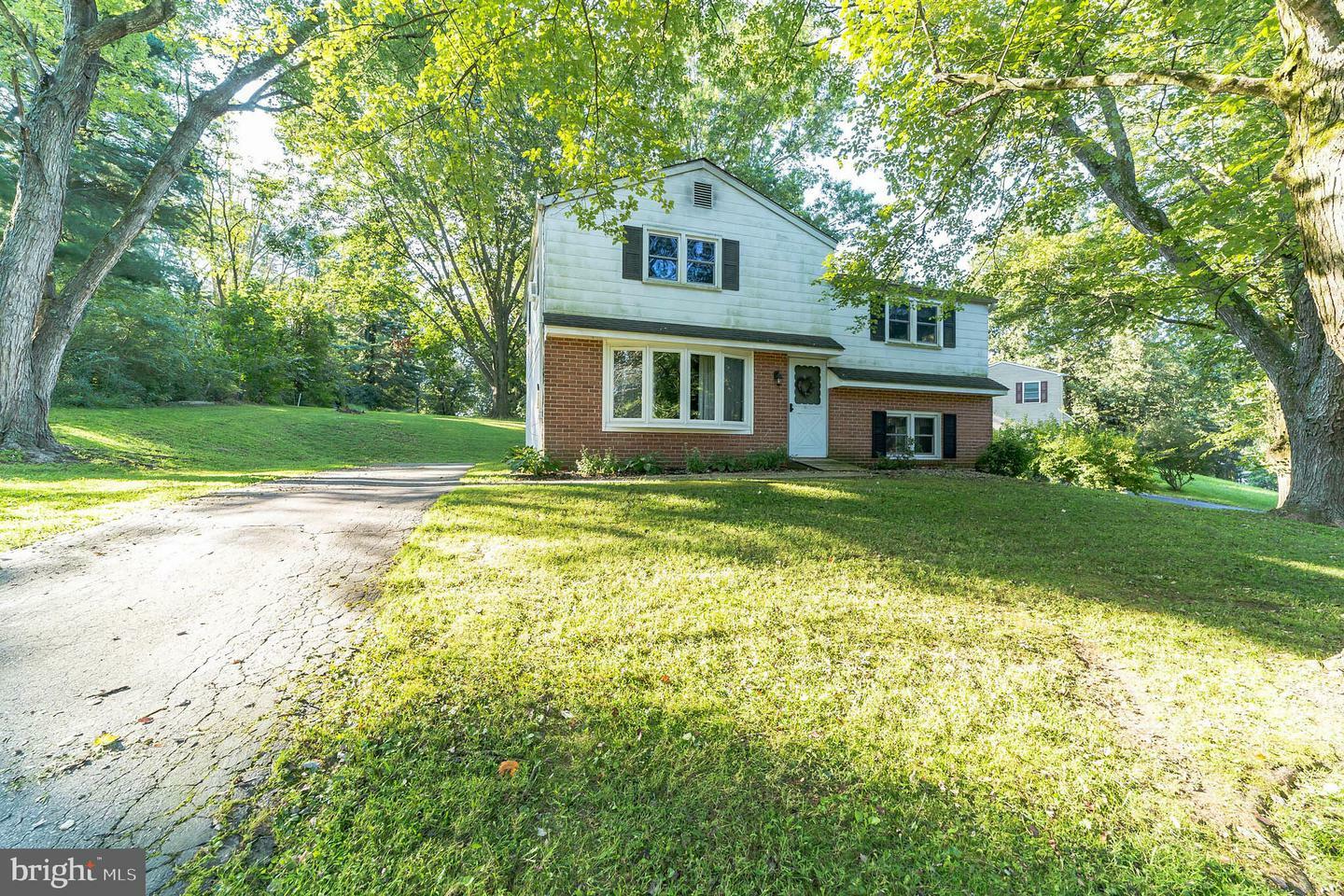 Property Photo: 1412 Manorwood Drive PA 19382