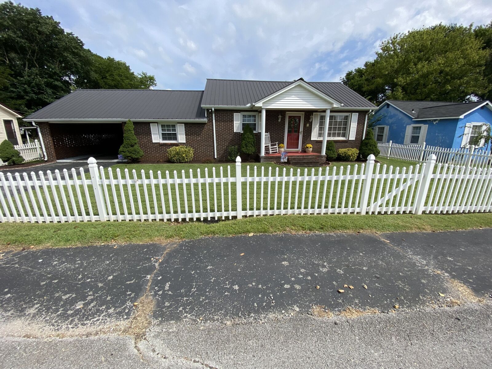Property Photo: 304 Poplar St N TN 37318