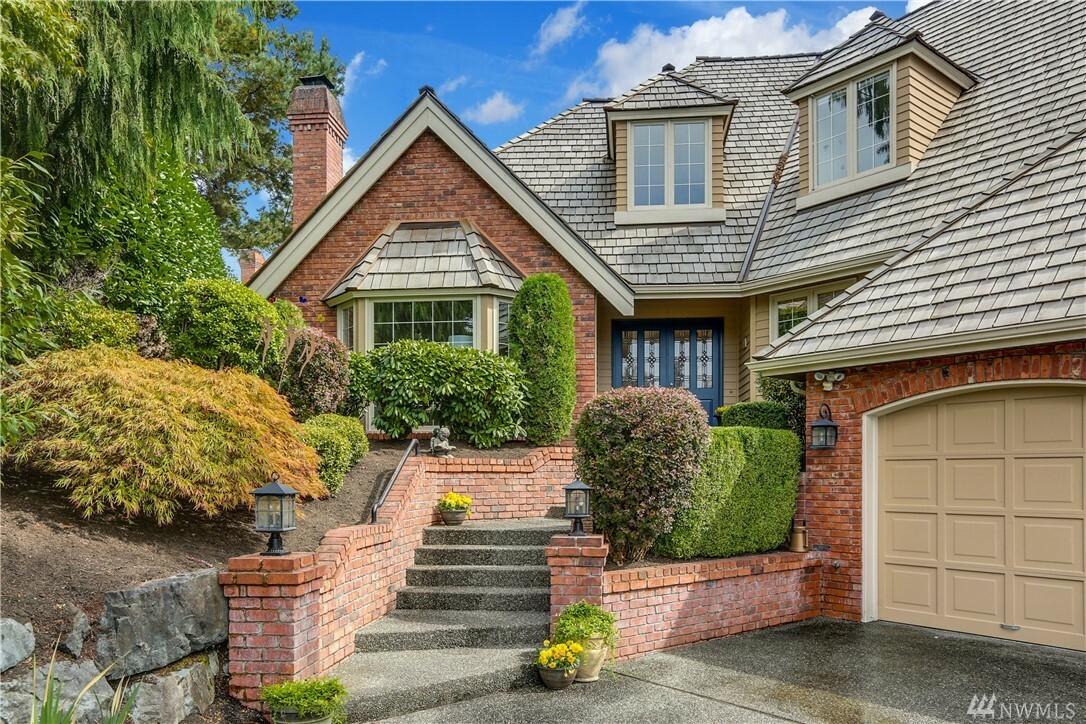 Property Photo: 4752 225th Ave SE WA 98075