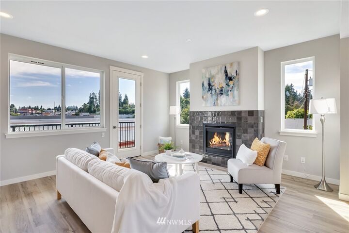 Property Photo:  22423  77th Avenue W B2  WA 98026 