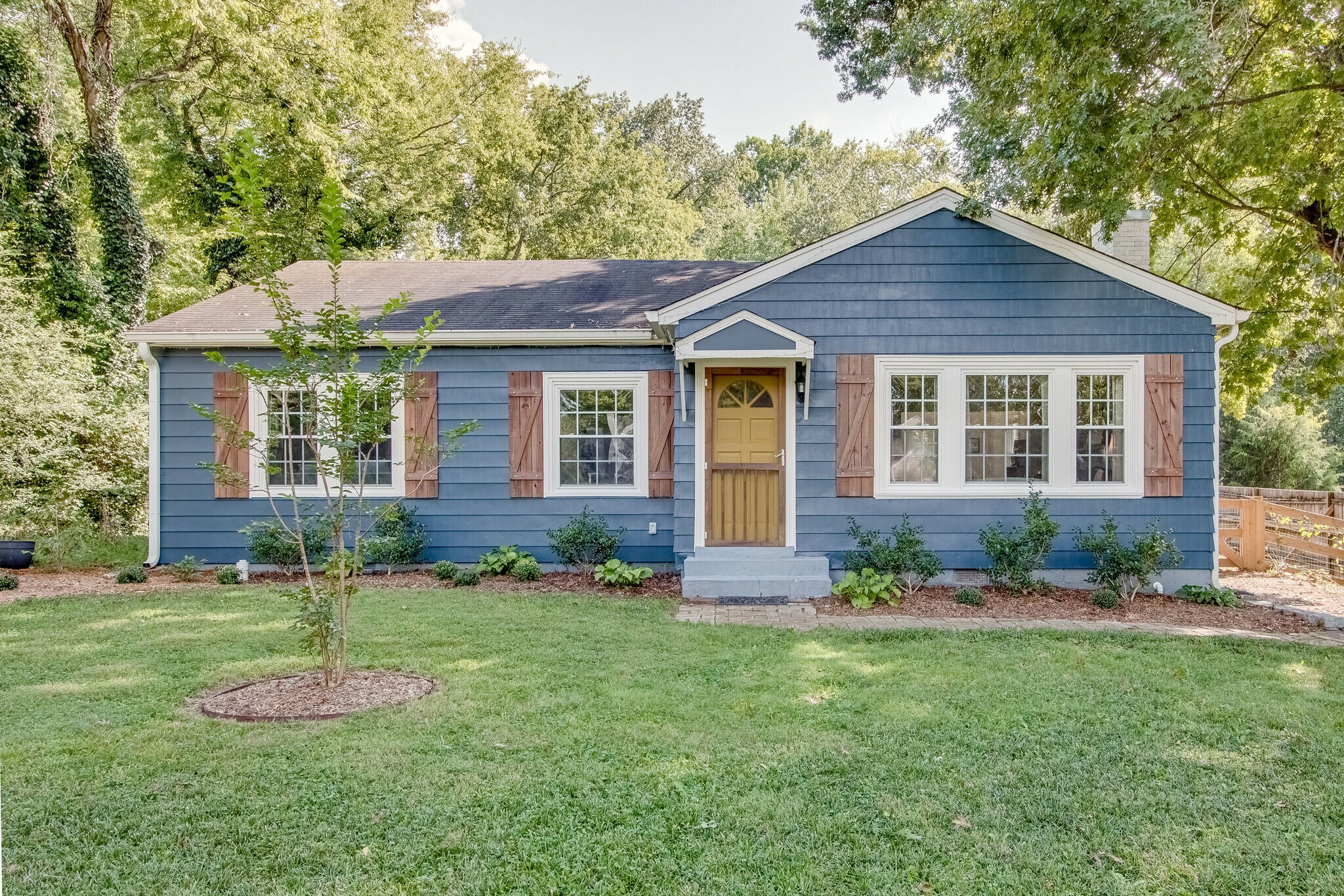 Property Photo:  909 Edgewood Dr  TN 38401 